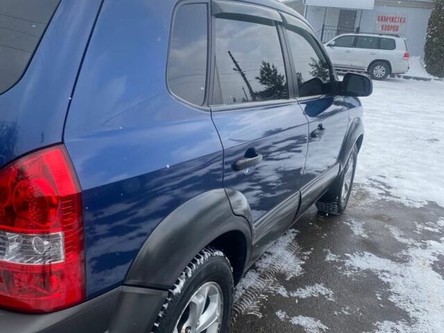 Синій Хендай Туксон, об'ємом двигуна 2 л та пробігом 172 тис. км за 8000 $, фото 4 на Automoto.ua