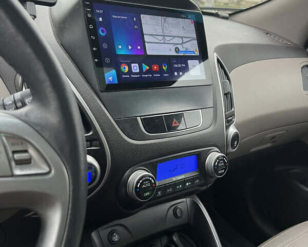 Синий Хендай Туксон, объемом двигателя 2.36 л и пробегом 286 тыс. км за 9800 $, фото 17 на Automoto.ua