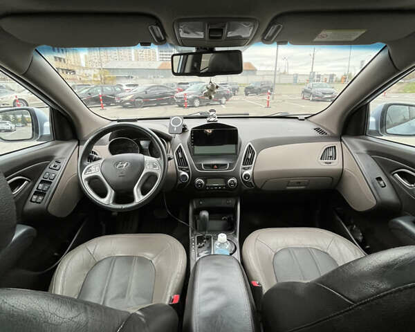 Синий Хендай Туксон, объемом двигателя 2.36 л и пробегом 286 тыс. км за 9800 $, фото 11 на Automoto.ua