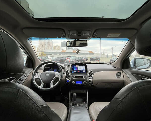 Синий Хендай Туксон, объемом двигателя 2.36 л и пробегом 286 тыс. км за 9800 $, фото 15 на Automoto.ua