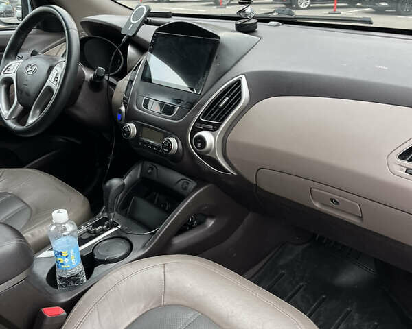 Синий Хендай Туксон, объемом двигателя 2.36 л и пробегом 286 тыс. км за 9800 $, фото 9 на Automoto.ua