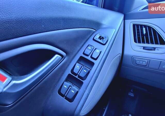 Хендай Туксон 2012 у Кривому Розі на Automoto.ua Синій Хендай Туксон, об'ємом двигуна 2.4 л та пробігом 114 тис. км за 10600 $, фото 8 на Automoto.ua