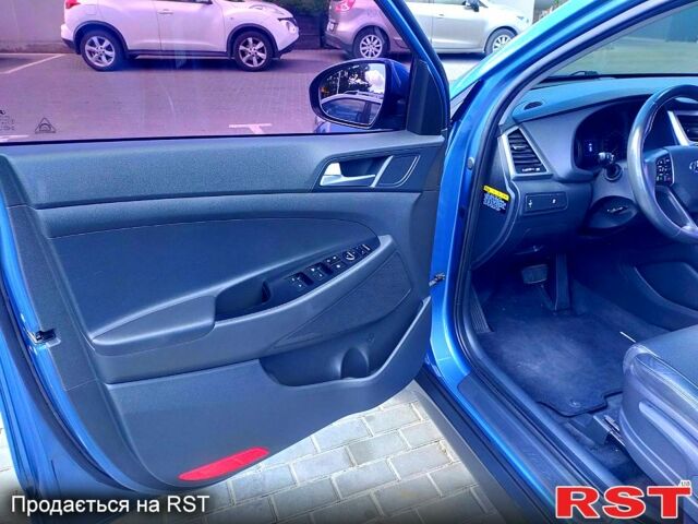 Синий Хендай Туксон, объемом двигателя 2 л и пробегом 198 тыс. км за 15700 $, фото 2 на Automoto.ua