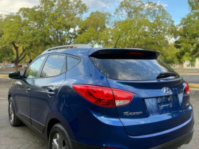 Синий Хендай Туксон, объемом двигателя 2.4 л и пробегом 76 тыс. км за 9600 $, фото 5 на Automoto.ua