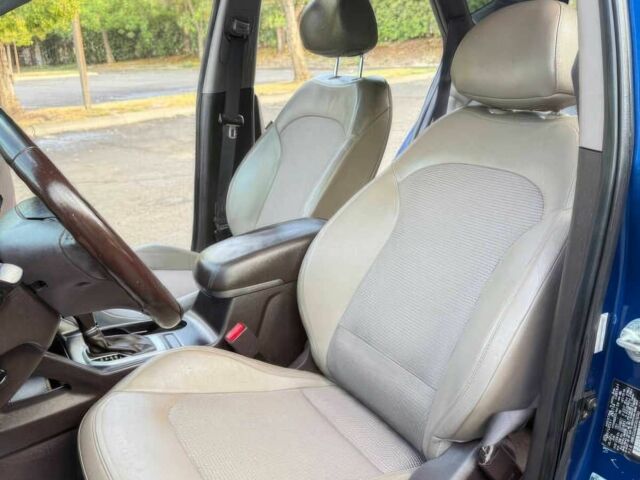 Синий Хендай Туксон, объемом двигателя 2.4 л и пробегом 76 тыс. км за 9600 $, фото 8 на Automoto.ua