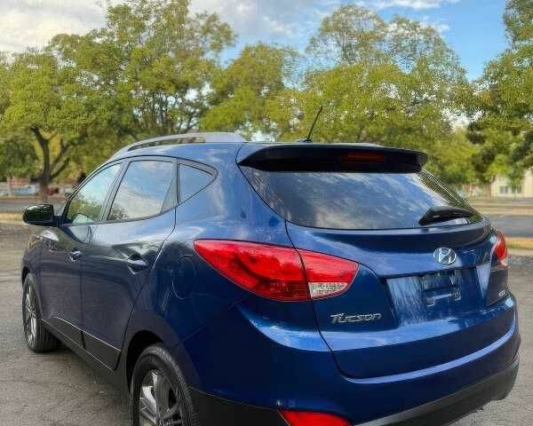 Синий Хендай Туксон, объемом двигателя 2.4 л и пробегом 110 тыс. км за 3000 $, фото 4 на Automoto.ua