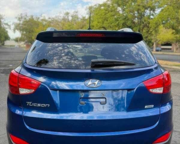 Синий Хендай Туксон, объемом двигателя 2.4 л и пробегом 110 тыс. км за 3000 $, фото 5 на Automoto.ua