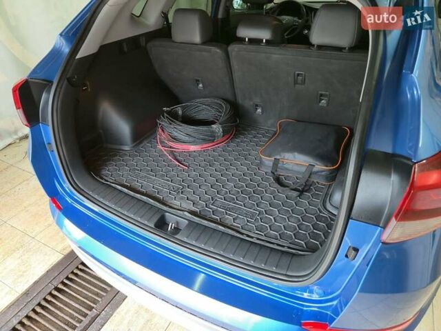 Синий Хендай Туксон, объемом двигателя 1.59 л и пробегом 136 тыс. км за 14300 $, фото 12 на Automoto.ua