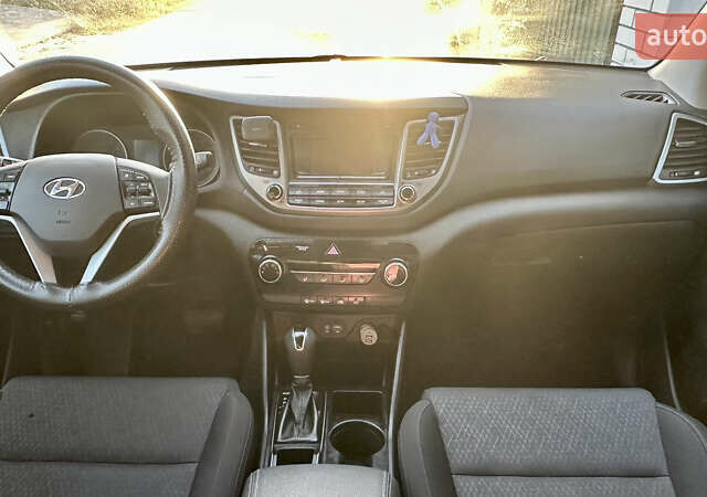 Синій Хендай Туксон, об'ємом двигуна 2 л та пробігом 60 тис. км за 17500 $, фото 10 на Automoto.ua