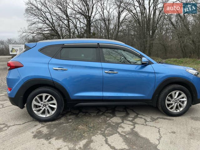 Синий Хендай Туксон, объемом двигателя 1.69 л и пробегом 179 тыс. км за 19300 $, фото 2 на Automoto.ua