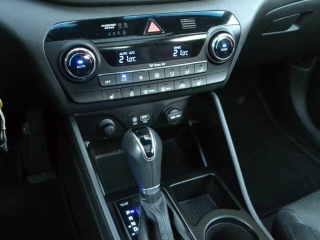 Хендай Туксон 2017 в Киеве на Automoto.ua Синий Хендай Туксон, объемом двигателя 1.6 л и пробегом 96 тыс. км за 9600 $, фото 9 на Automoto.ua