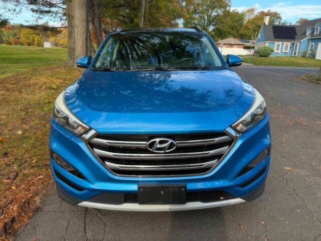 Синий Хендай Туксон, объемом двигателя 1.6 л и пробегом 53 тыс. км за 3500 $, фото 1 на Automoto.ua