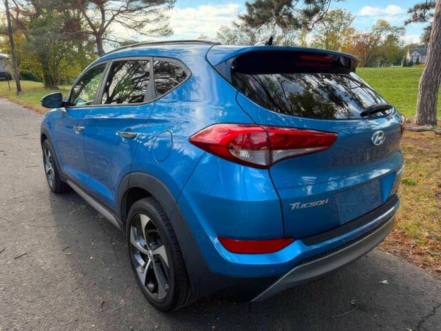 Синий Хендай Туксон, объемом двигателя 1.6 л и пробегом 53 тыс. км за 3500 $, фото 3 на Automoto.ua