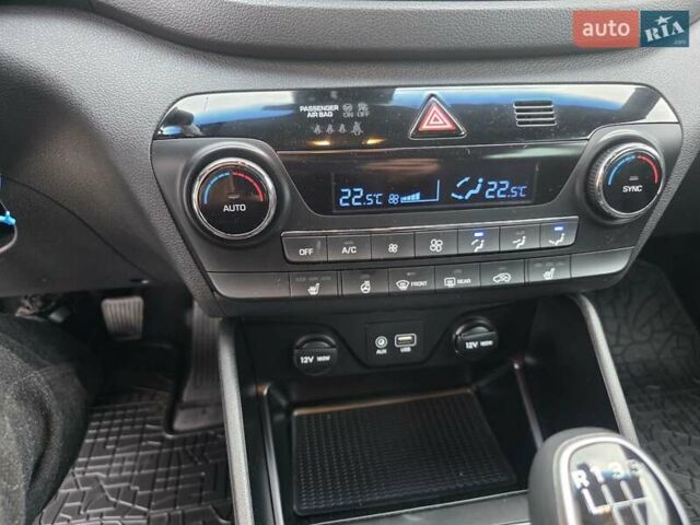 Синий Хендай Туксон, объемом двигателя 1.6 л и пробегом 176 тыс. км за 17800 $, фото 31 на Automoto.ua