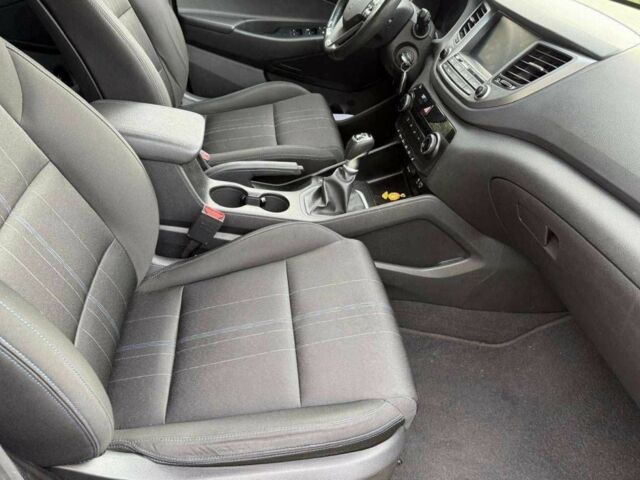 Синій Хендай Туксон, об'ємом двигуна 1.6 л та пробігом 108 тис. км за 10000 $, фото 9 на Automoto.ua