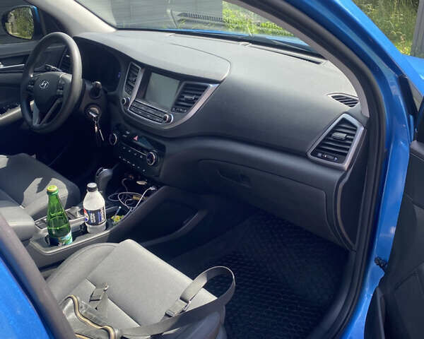 Синій Хендай Туксон, об'ємом двигуна 2 л та пробігом 121 тис. км за 17600 $, фото 8 на Automoto.ua