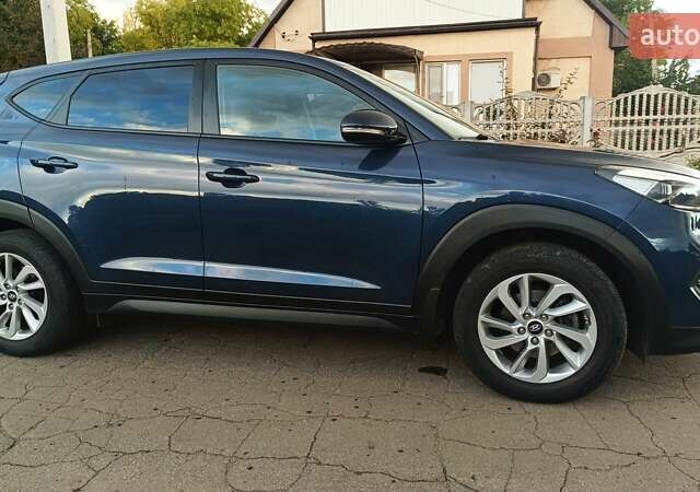 Синий Хендай Туксон, объемом двигателя 2 л и пробегом 83 тыс. км за 17700 $, фото 3 на Automoto.ua