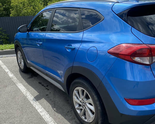 Синій Хендай Туксон, об'ємом двигуна 2 л та пробігом 121 тис. км за 17600 $, фото 3 на Automoto.ua