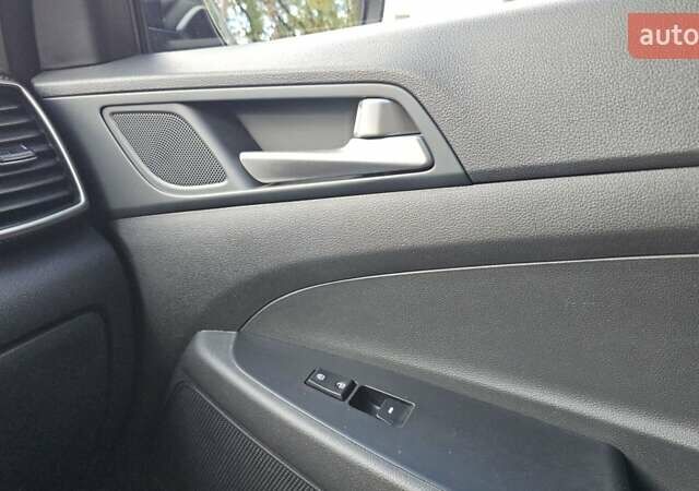 Хендай Туксон 2019 в Черновцах на Automoto.ua Синий Хендай Туксон, объемом двигателя 2 л и пробегом 46 тыс. км за 18500 $, фото 29 на Automoto.ua