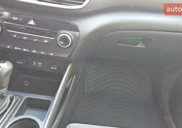 Хендай Туксон 2019 в Черновцах на Automoto.ua Синий Хендай Туксон, объемом двигателя 2 л и пробегом 46 тыс. км за 18500 $, фото 31 на Automoto.ua