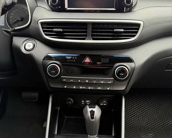 Синий Хендай Туксон, объемом двигателя 2 л и пробегом 43 тыс. км за 24000 $, фото 21 на Automoto.ua