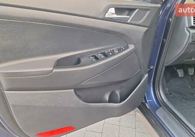 Синий Хендай Туксон, объемом двигателя 1.6 л и пробегом 182 тыс. км за 20400 $, фото 3 на Automoto.ua