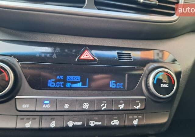 Синий Хендай Туксон, объемом двигателя 1.6 л и пробегом 181 тыс. км за 20400 $, фото 55 на Automoto.ua