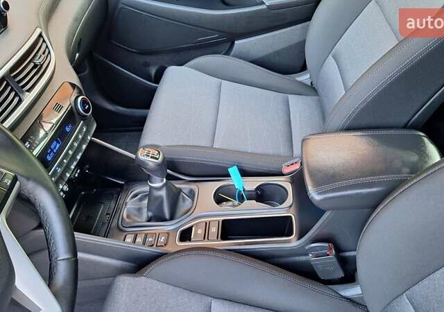 Синий Хендай Туксон, объемом двигателя 1.6 л и пробегом 182 тыс. км за 20400 $, фото 9 на Automoto.ua