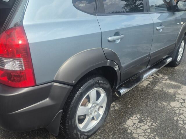 Зеленый Хендай Туксон, объемом двигателя 2 л и пробегом 190 тыс. км за 5000 $, фото 2 на Automoto.ua