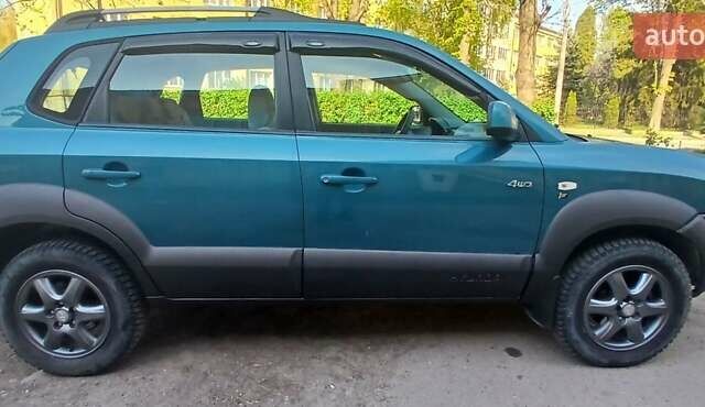 Зеленый Хендай Туксон, объемом двигателя 1.98 л и пробегом 288 тыс. км за 6500 $, фото 1 на Automoto.ua