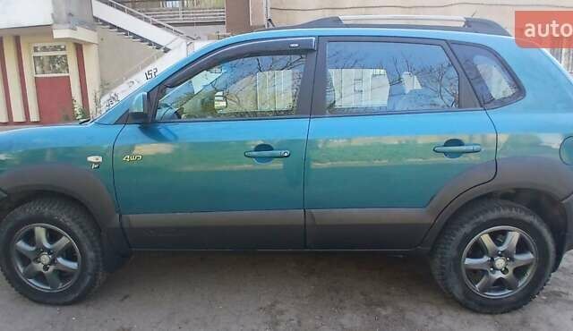 Зеленый Хендай Туксон, объемом двигателя 1.98 л и пробегом 288 тыс. км за 6500 $, фото 4 на Automoto.ua
