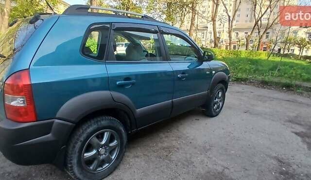 Зеленый Хендай Туксон, объемом двигателя 1.98 л и пробегом 288 тыс. км за 6500 $, фото 8 на Automoto.ua