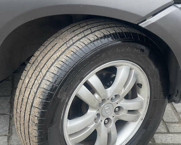 Зеленый Хендай Туксон, объемом двигателя 1.98 л и пробегом 261 тыс. км за 7499 $, фото 54 на Automoto.ua