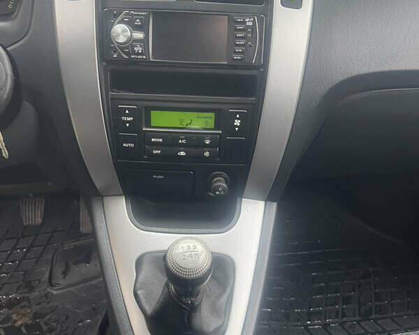 Зеленый Хендай Туксон, объемом двигателя 1.98 л и пробегом 261 тыс. км за 7499 $, фото 105 на Automoto.ua