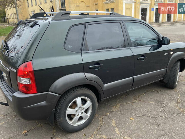 Зеленый Хендай Туксон, объемом двигателя 1.98 л и пробегом 200 тыс. км за 8500 $, фото 6 на Automoto.ua