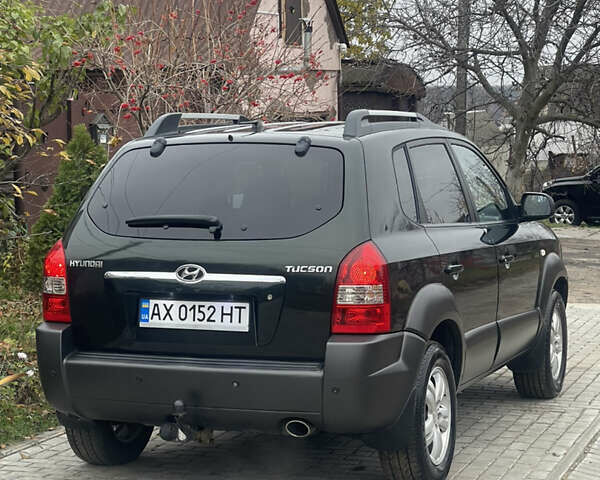 Зеленый Хендай Туксон, объемом двигателя 1.98 л и пробегом 261 тыс. км за 7499 $, фото 47 на Automoto.ua