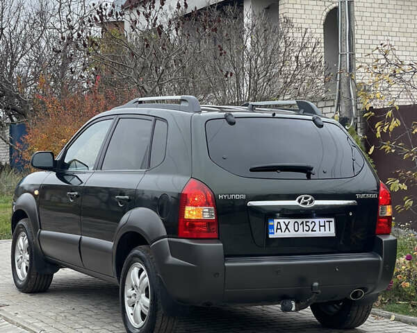 Зеленый Хендай Туксон, объемом двигателя 1.98 л и пробегом 261 тыс. км за 7499 $, фото 19 на Automoto.ua