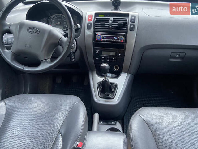 Зеленый Хендай Туксон, объемом двигателя 1.98 л и пробегом 200 тыс. км за 8500 $, фото 10 на Automoto.ua