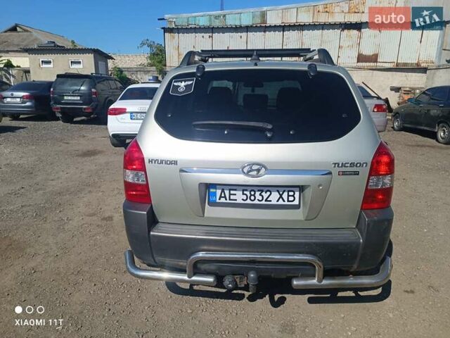 Зелений Хендай Туксон, об'ємом двигуна 2 л та пробігом 150 тис. км за 8000 $, фото 7 на Automoto.ua