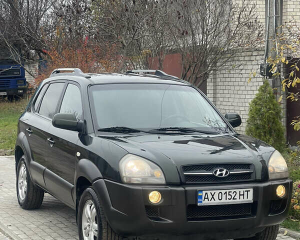 Зеленый Хендай Туксон, объемом двигателя 1.98 л и пробегом 261 тыс. км за 7499 $, фото 5 на Automoto.ua