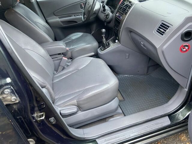 Зеленый Хендай Туксон, объемом двигателя 2 л и пробегом 200 тыс. км за 8500 $, фото 15 на Automoto.ua