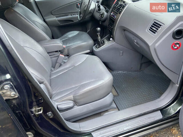 Зеленый Хендай Туксон, объемом двигателя 1.98 л и пробегом 200 тыс. км за 8500 $, фото 14 на Automoto.ua