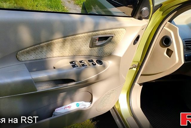 Зеленый Хендай Туксон, объемом двигателя 2 л и пробегом 351 тыс. км за 7000 $, фото 7 на Automoto.ua