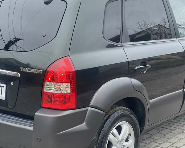 Зеленый Хендай Туксон, объемом двигателя 1.98 л и пробегом 261 тыс. км за 7499 $, фото 25 на Automoto.ua