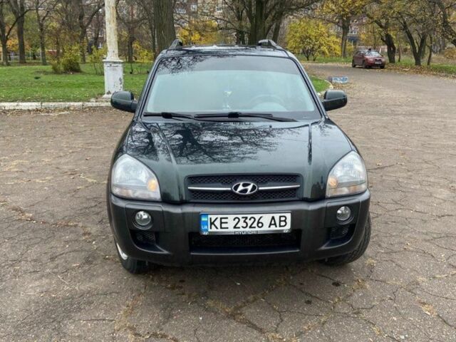 Зеленый Хендай Туксон, объемом двигателя 2 л и пробегом 200 тыс. км за 8500 $, фото 1 на Automoto.ua