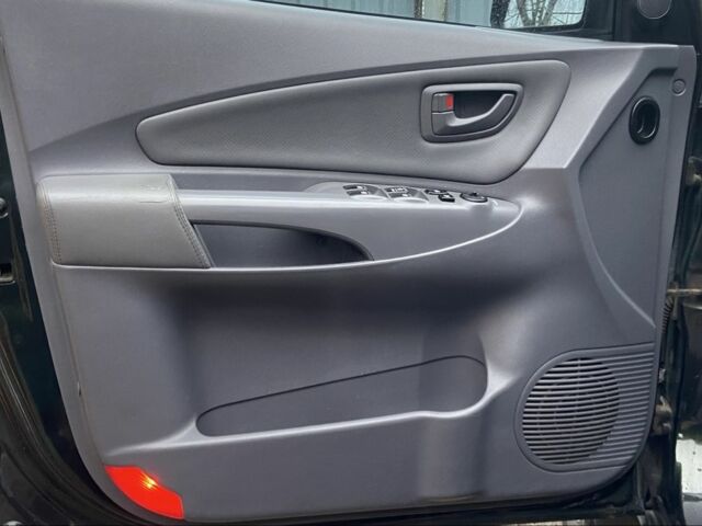 Зеленый Хендай Туксон, объемом двигателя 2 л и пробегом 200 тыс. км за 8500 $, фото 14 на Automoto.ua