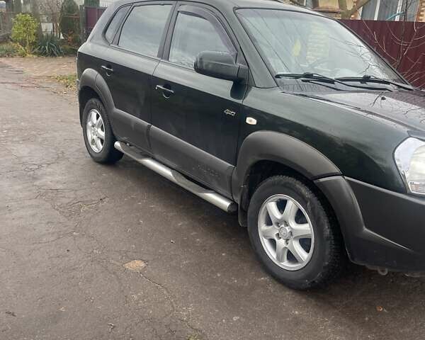 Зеленый Хендай Туксон, объемом двигателя 2 л и пробегом 201 тыс. км за 7600 $, фото 6 на Automoto.ua