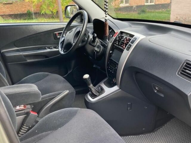 Зеленый Хендай Туксон, объемом двигателя 2 л и пробегом 230 тыс. км за 6950 $, фото 5 на Automoto.ua