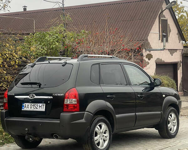 Зеленый Хендай Туксон, объемом двигателя 1.98 л и пробегом 261 тыс. км за 7499 $, фото 46 на Automoto.ua