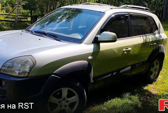 Зеленый Хендай Туксон, объемом двигателя 2 л и пробегом 351 тыс. км за 7000 $, фото 6 на Automoto.ua